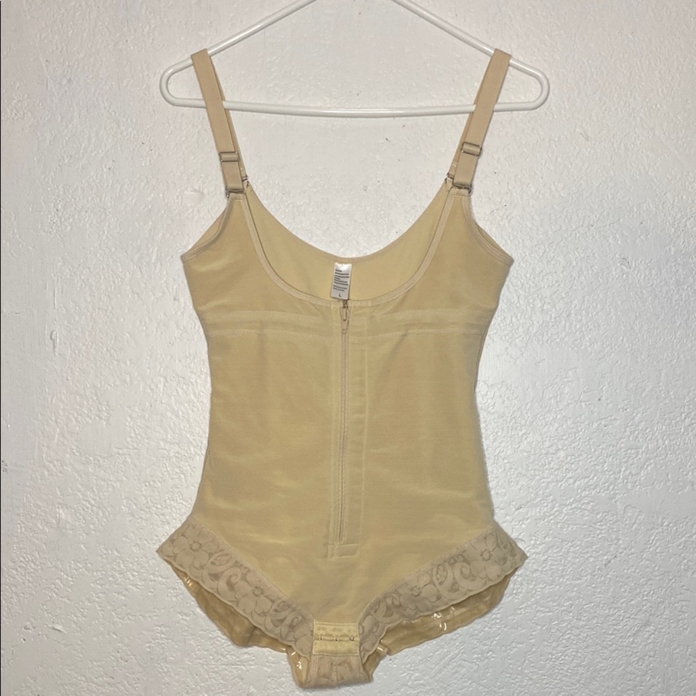 Beige Shapewear Bodysuit
Size L